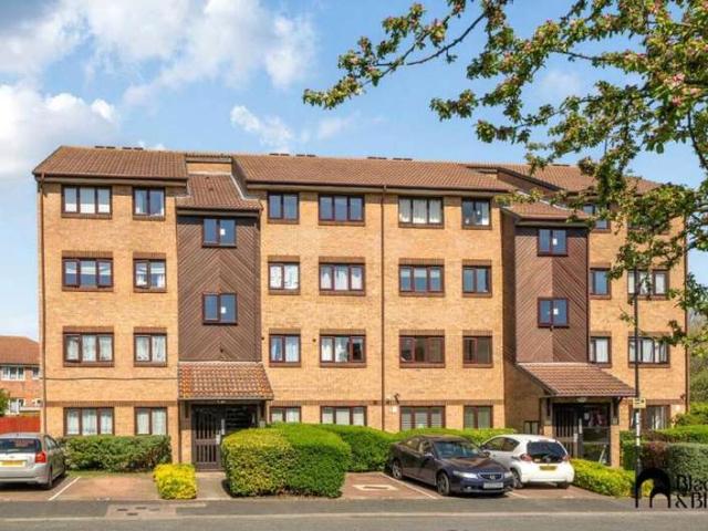 Flat for sale in London Borough of Croydon, Greater London