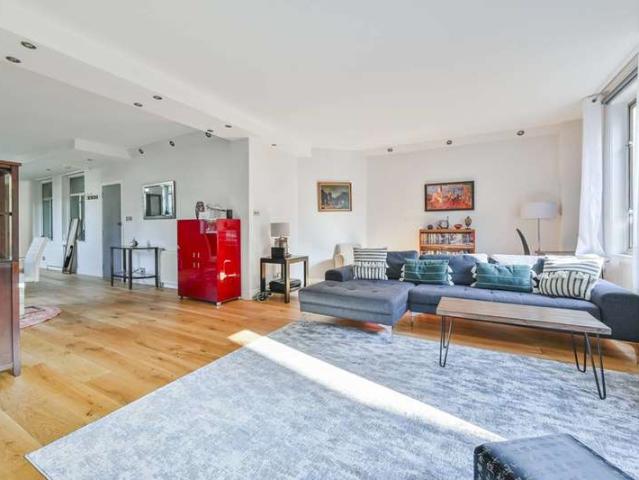 Flat for rent in Soho, Soho