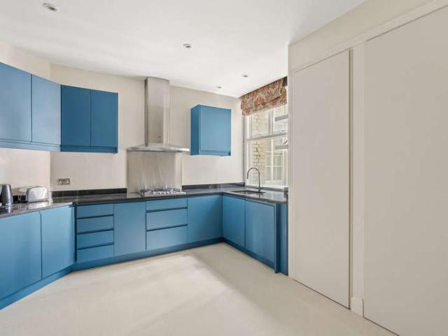 Flat for rent in Earl's Court, Greater London