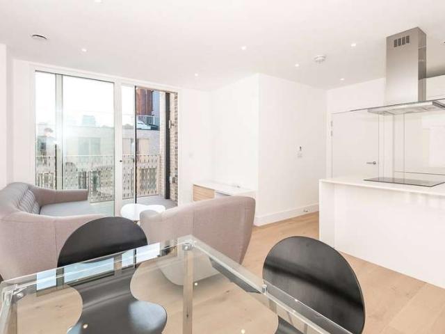 Flat for sale in Kentish Town, Greater London