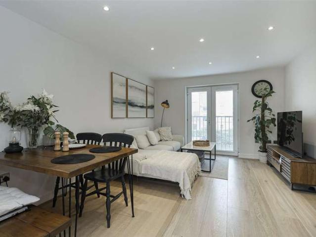 Flat for sale in Glyndon, Plumstead