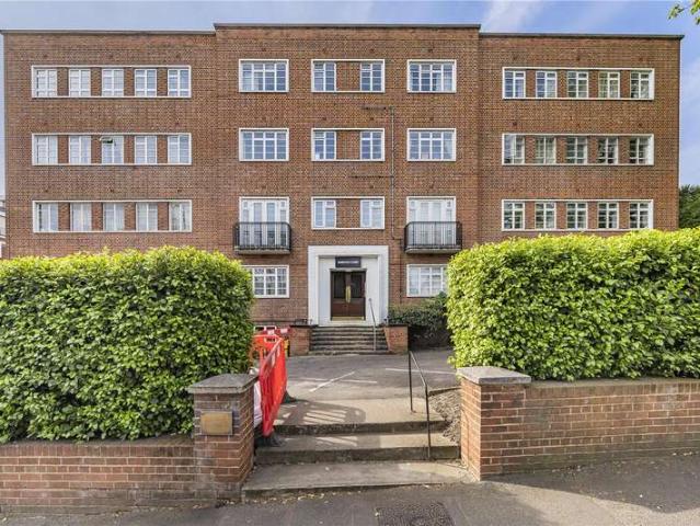 Flat for sale in London Borough of Merton, Raynes Park