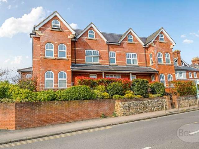 Flat for sale in Hale, Waverley