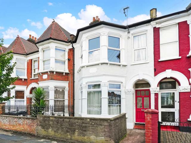 Flat for sale in Harringay, Greater London