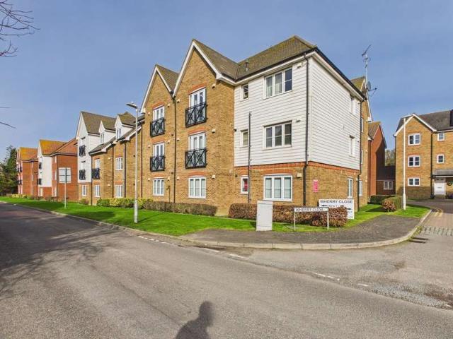 Flat for sale in Acol, Kent