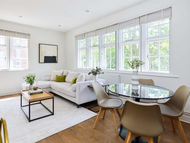 Flat for sale in Camberwell, Greater London