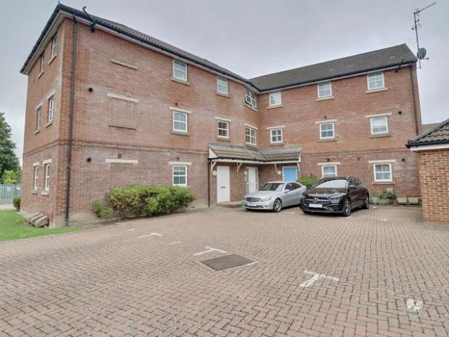 Flat for sale in Crookhorn, Spring Vale