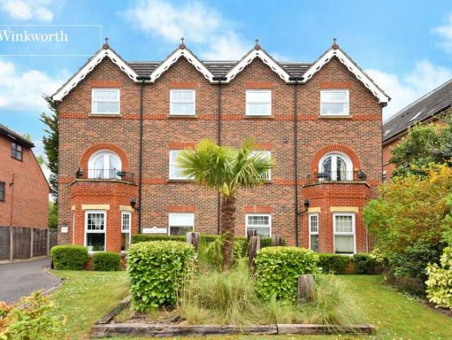 Flat for sale in Carshalton Beeches, Greater London