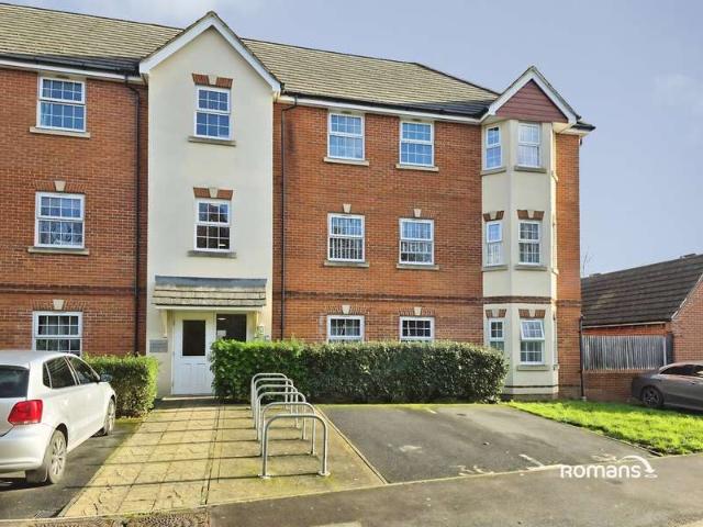 Flat for sale in Tadley, Priest Down