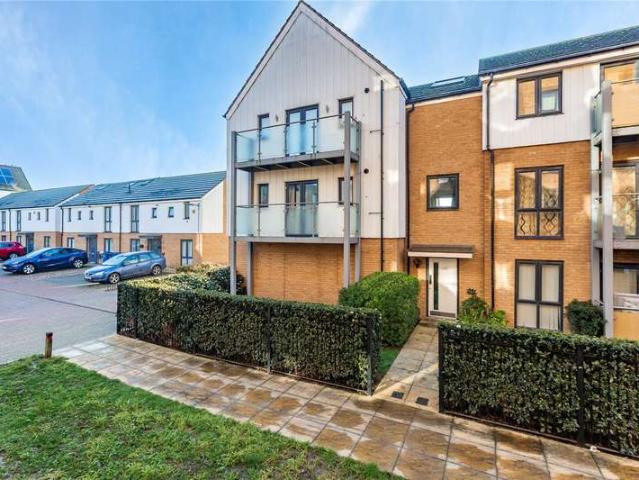 Flat for sale in South Ockendon, Essex