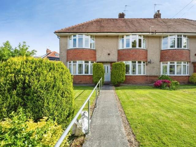 Flat for sale in Dunvant, Wales