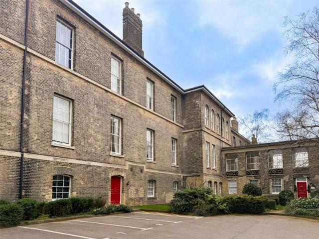 Flat for sale in Shooters Hill, Greater London
