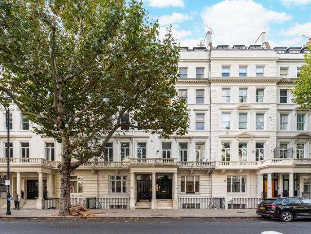 Flat for sale in South Kensington, Brompton