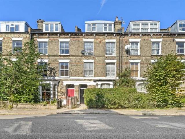 Flat for sale in Finsbury Park, Greater London