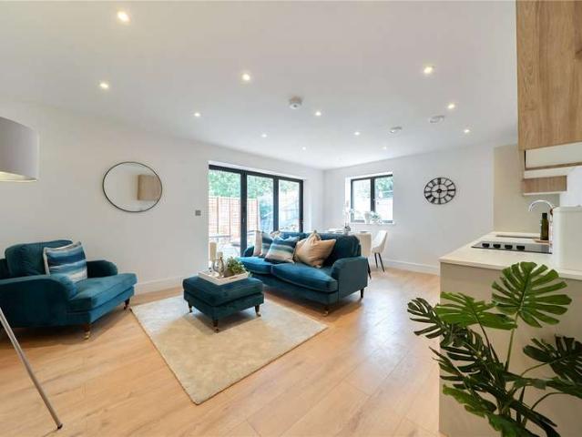 Flat for sale in London Borough of Ealing, Perivale