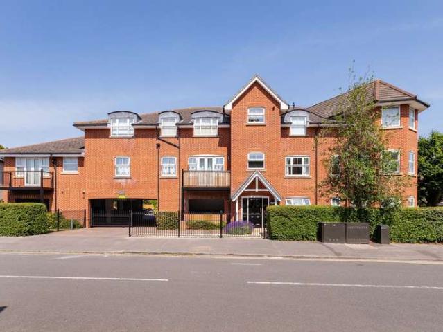Flat for sale in Maidenhead