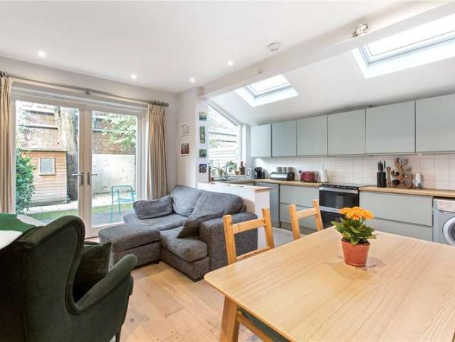 Flat for sale in London Borough of Lambeth, Greater London