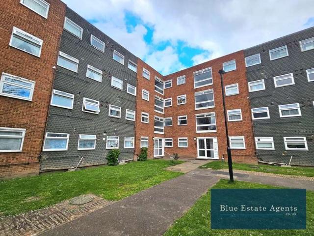 Flat for sale in London Borough of Hounslow, Greater London