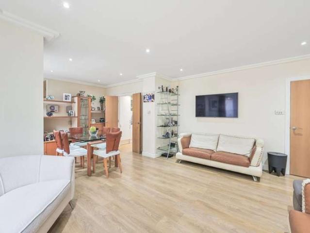 Flat for sale in Hampstead, West Hampstead