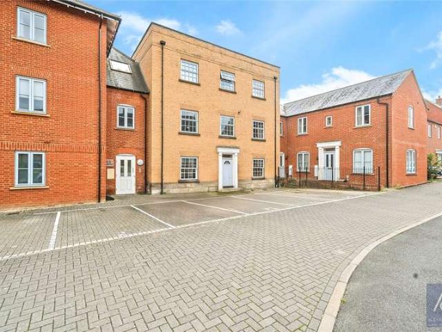 Flat for sale in Buckingham, Buckinghamshire