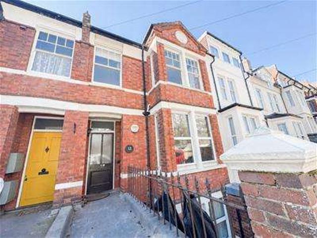 Flat for sale in Blacklands, Guestling Green