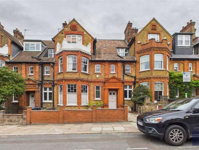 Flat for sale in Streatham Hill, Greater London