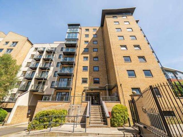 Flat for sale in Horsell, Woking