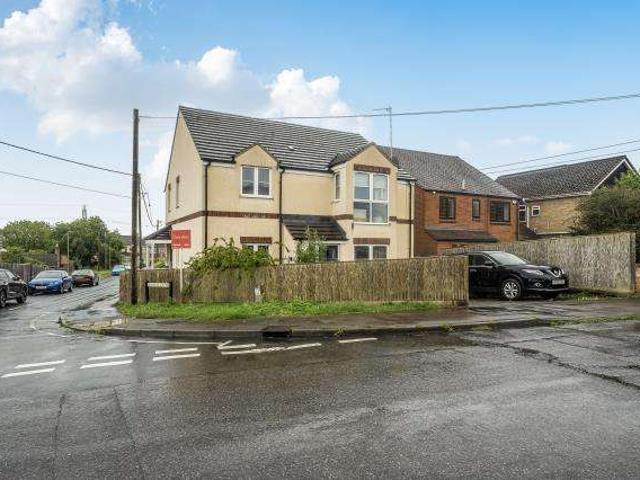 Flat for sale in Dromore, Oxfordshire