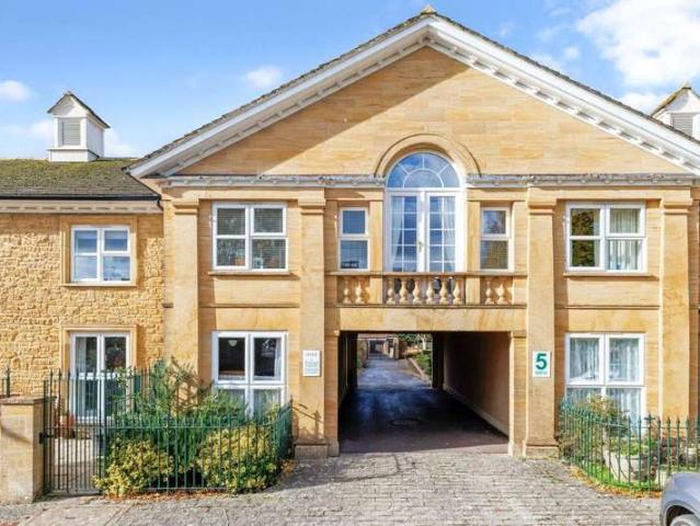 Flat for sale in Ilminster, Somerset