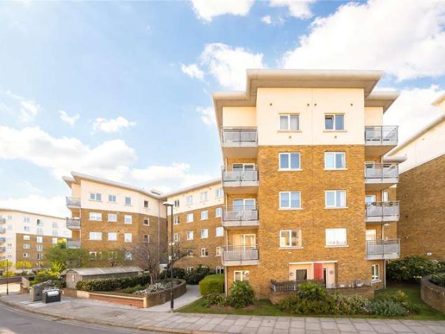 Flat for sale in Old Ford, Bow