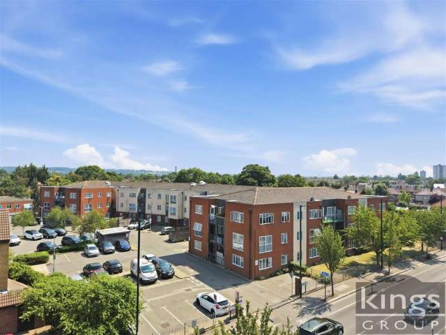 Flat for sale in Freezywater, Greater London