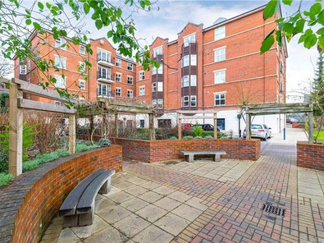 Flat for sale in Weetwood, West Yorkshire