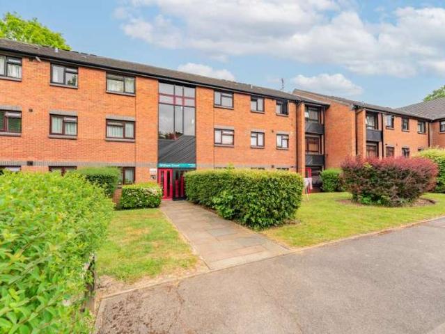 Flat for sale in London Borough of Ealing, Perivale