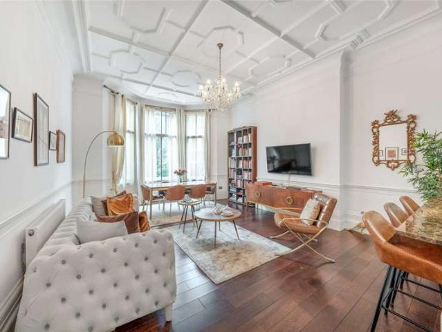 Flat for sale in St. John's Wood, Greater London