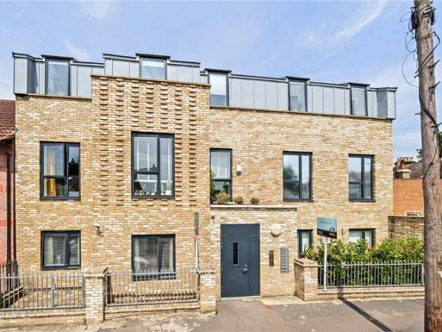 Flat for sale in Leyton, Greater London