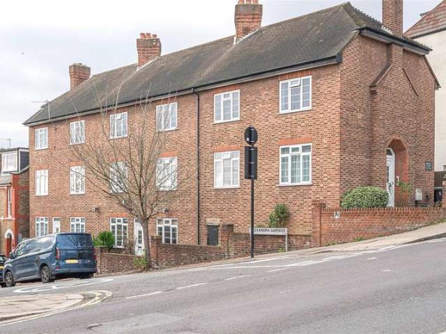 Flat for sale in Muswell Hill, Greater London