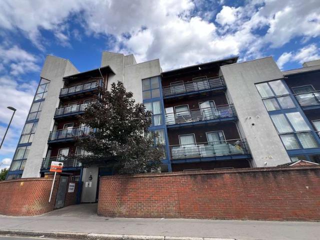 Flat for rent in London Borough of Croydon, Addiscombe