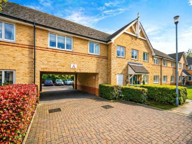 Flat for sale in Slyfield, Westborough
