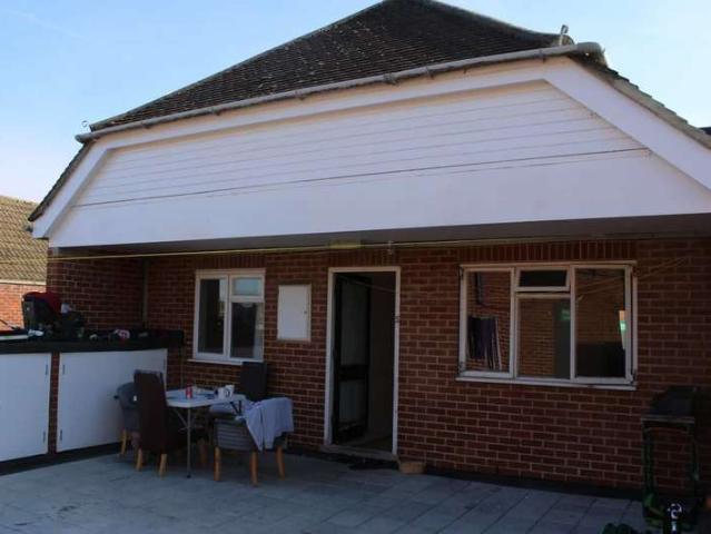 Flat for sale in Thatcham, West Berkshire