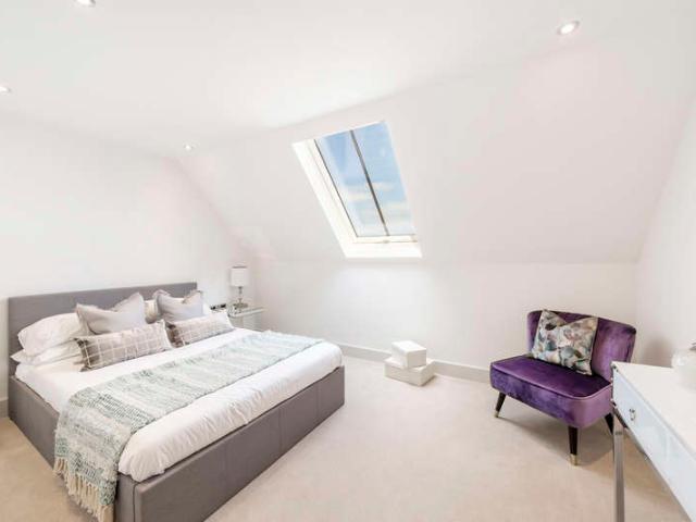 Flat for sale in Harlesden, Greater London