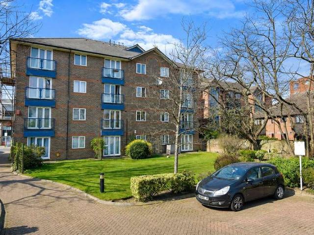 Flat for sale in London Borough of Croydon, Selhurst