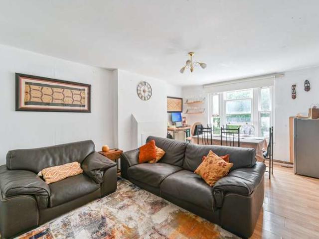 Flat for sale in Lewisham, Deptford