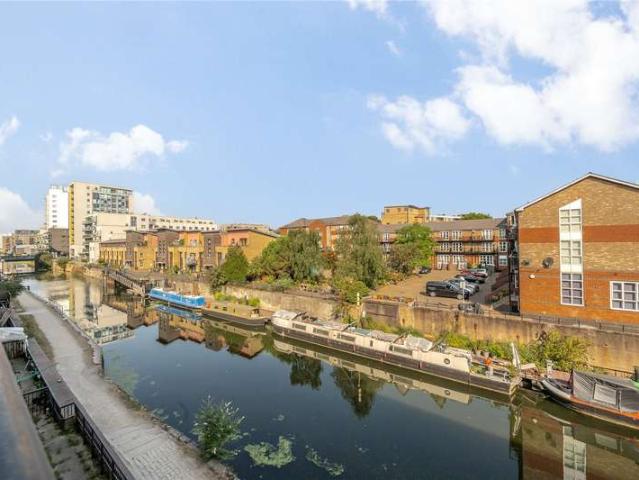 Flat for sale in Bromley-by-Bow, Poplar Grove