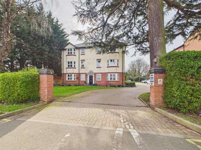 Flat for sale in Ball Hill, West Midlands