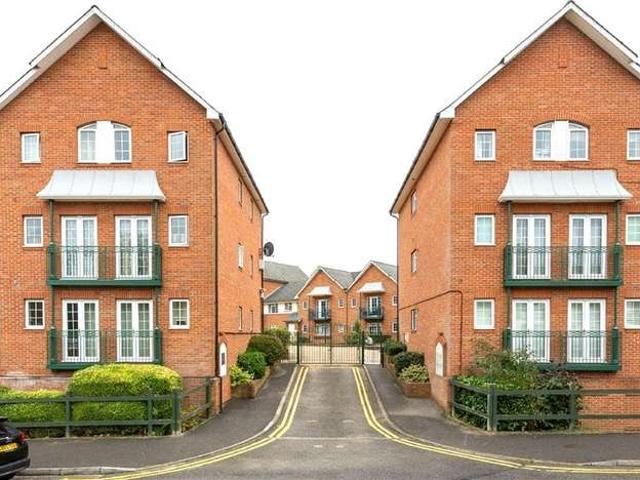 Flat for sale in Windsor, Clewer New Town