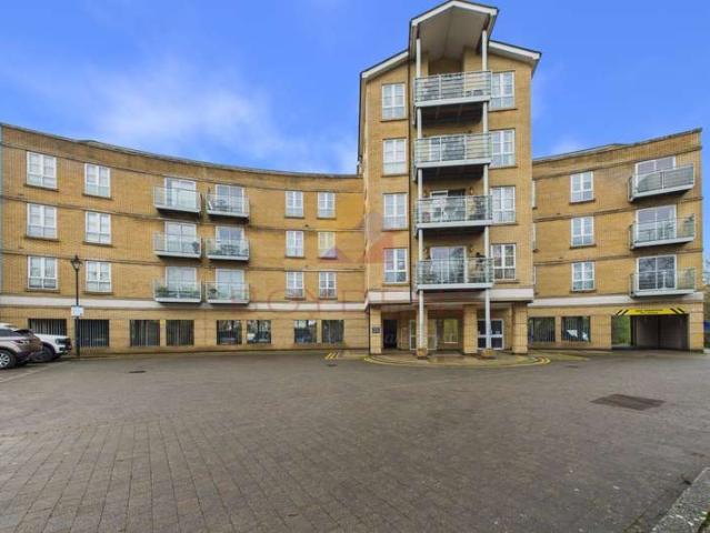 Flat for sale in Fordham Heath, Essex