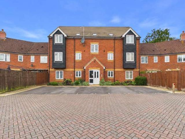 Flat for sale in Aldermaston Soke, West Berkshire