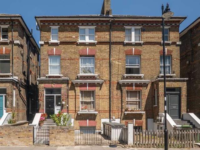 Flat for sale in London Borough of Islington, Greater London