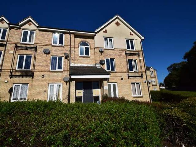 Flat for sale in Allerton, West Yorkshire