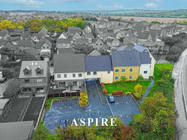 Flat for sale in Noak Hill, Essex